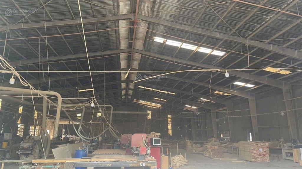 Xưởng thuê hố nai 3, đồng nai, tdt 9000m2.
dt xưởng gần 4000m2, 289tr/tháng gồm có hai kho