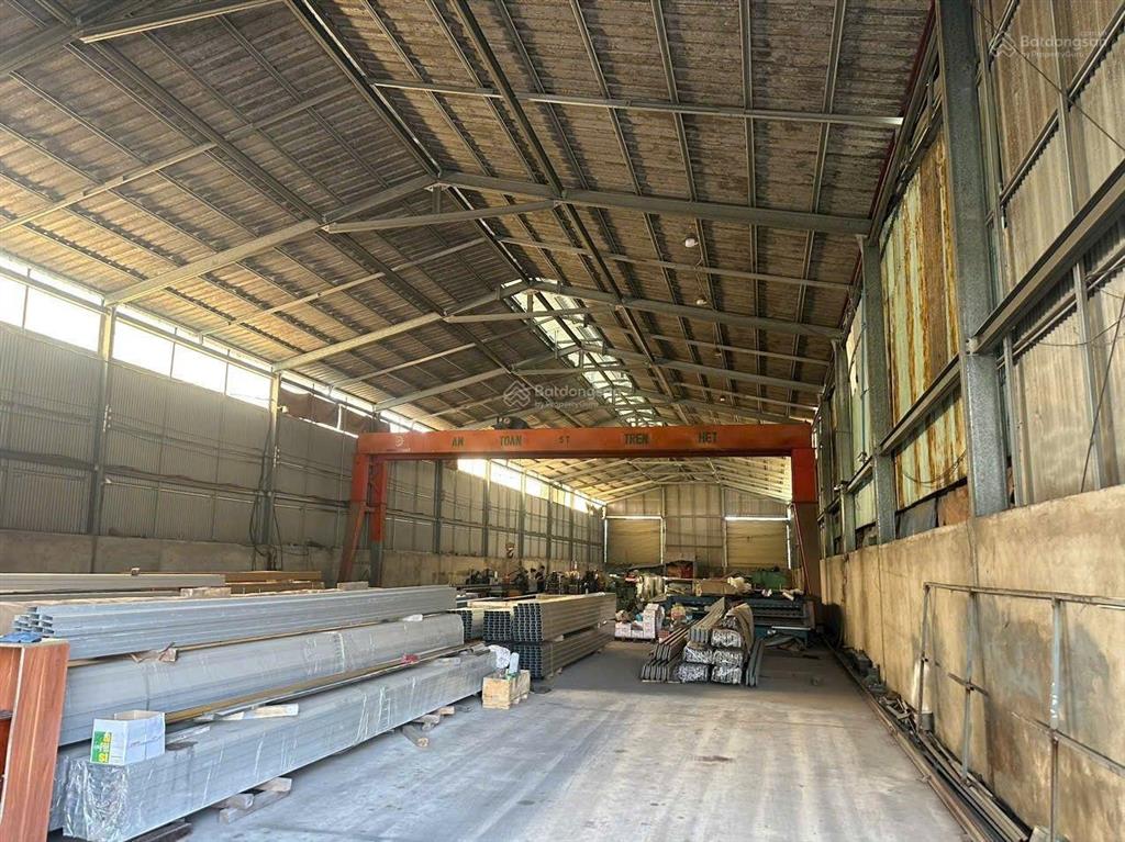 Cho thuê kho xưởng mặt tiền đt 743a, p. dĩ an, tp. hcm. diện tích kho xưởng 1.200m2 có văn phòng
