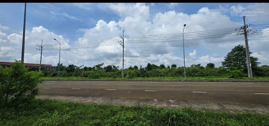Sang nhượng gấp lô đất ba mặt tiền trong kcn dầu giây đồng nai. diện tích 64.400m2. pháp lý