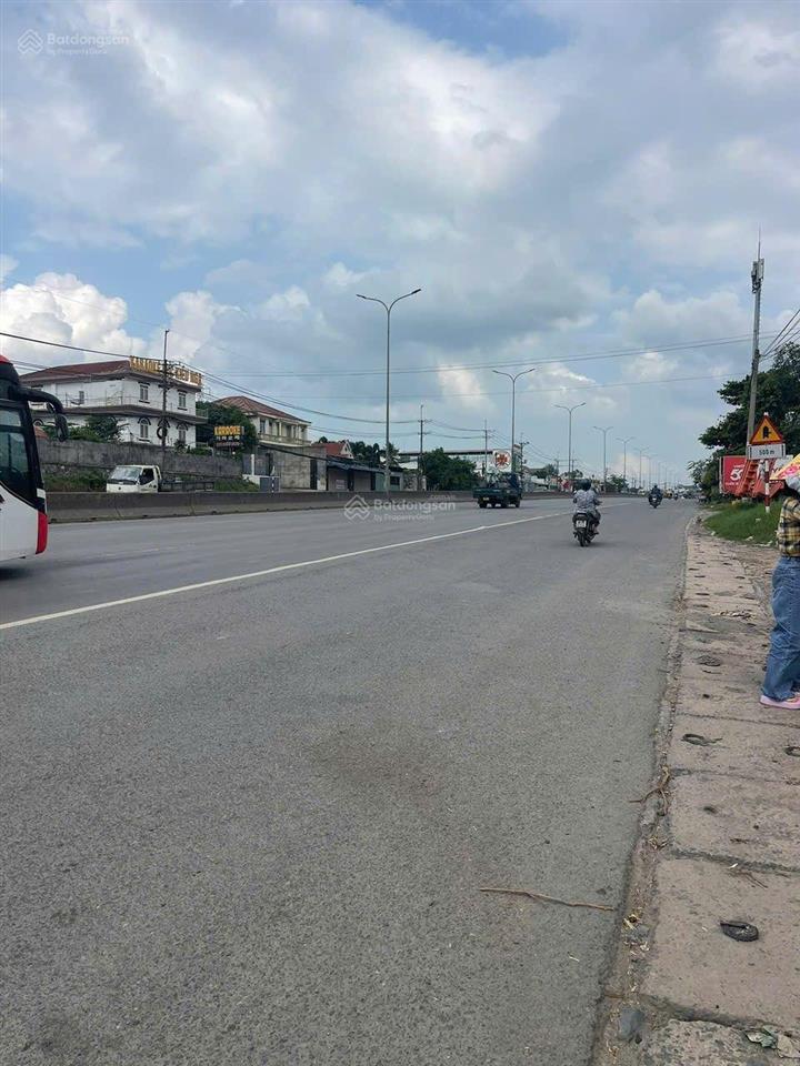 Cho thuê nhà xưởng mặt tiền ql 51, p. tam phước, tp đồng nai. tổng diện tích 1600m2