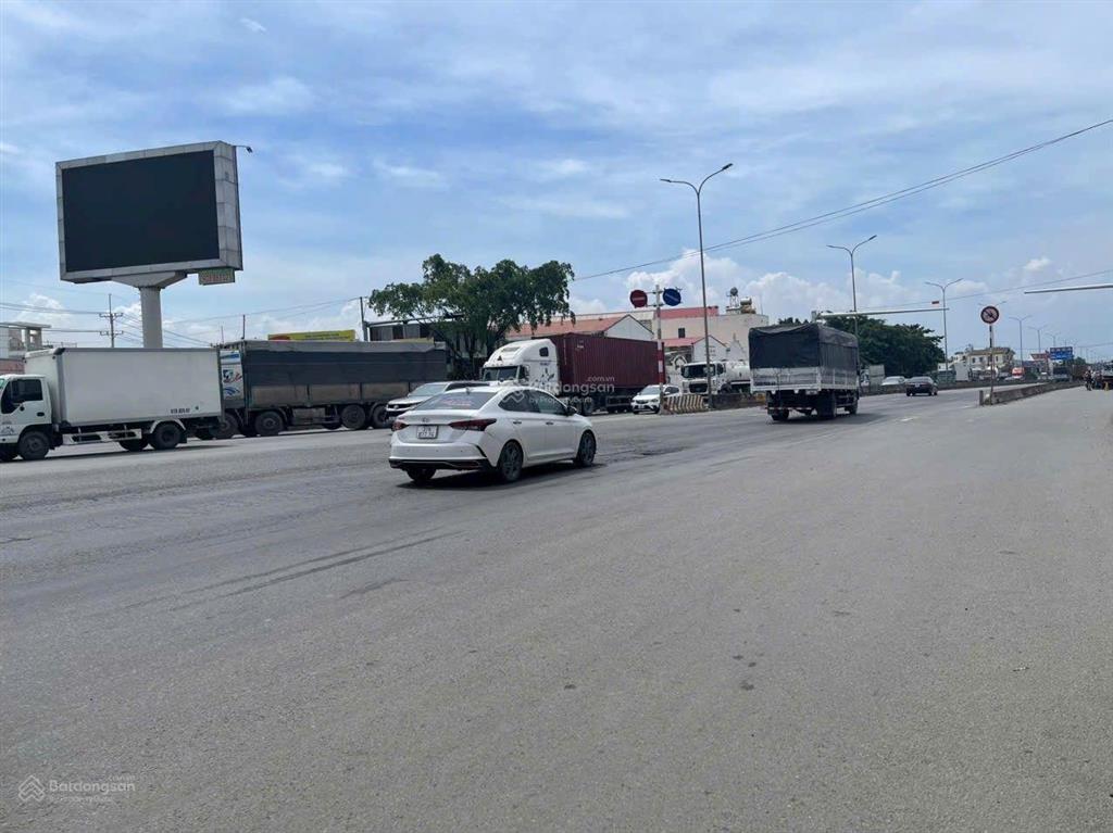 Bán quỹ đất 30.000m2(3 ha), 2 mặt tiền trước sau. gần sân bay long thành đồng nai sổ riêng