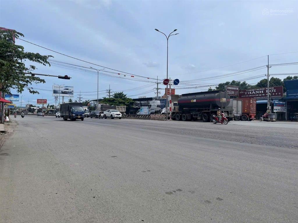 Bán quỹ đất 30.000m2(3 ha), 2 mặt tiền trước sau. gần sân bay long thành đồng nai sổ riêng