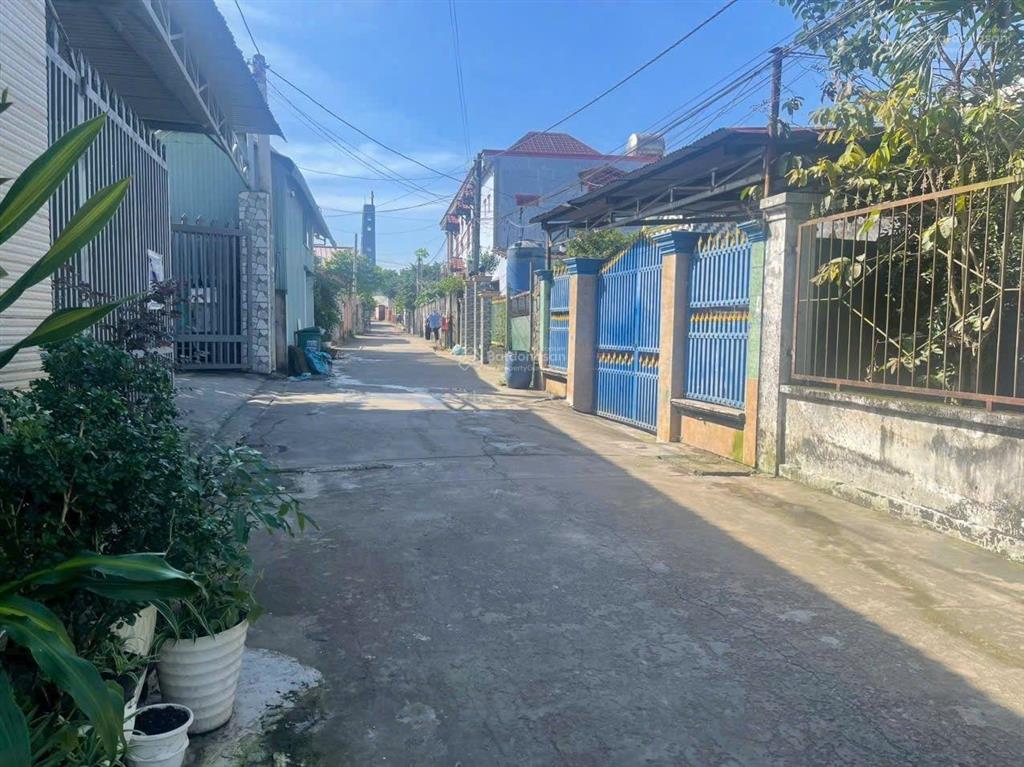 Bán đất tặng nhà cấp 4 cũ. ngay gx tân thành. bình minh, trảng bom. cách ql1a chỉ 200m. hạ giá chỉ