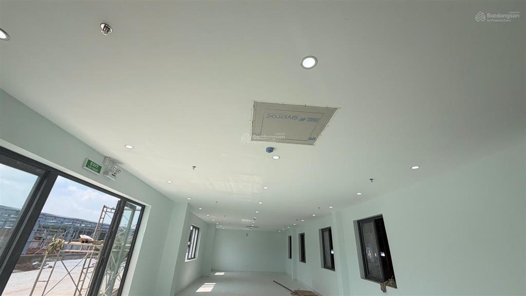 Nhà xưởng mới. kcn dầu giây, tp đồng nai gồm 2 nhà xưởng diện tích là 13.000m2 (có cho thuê