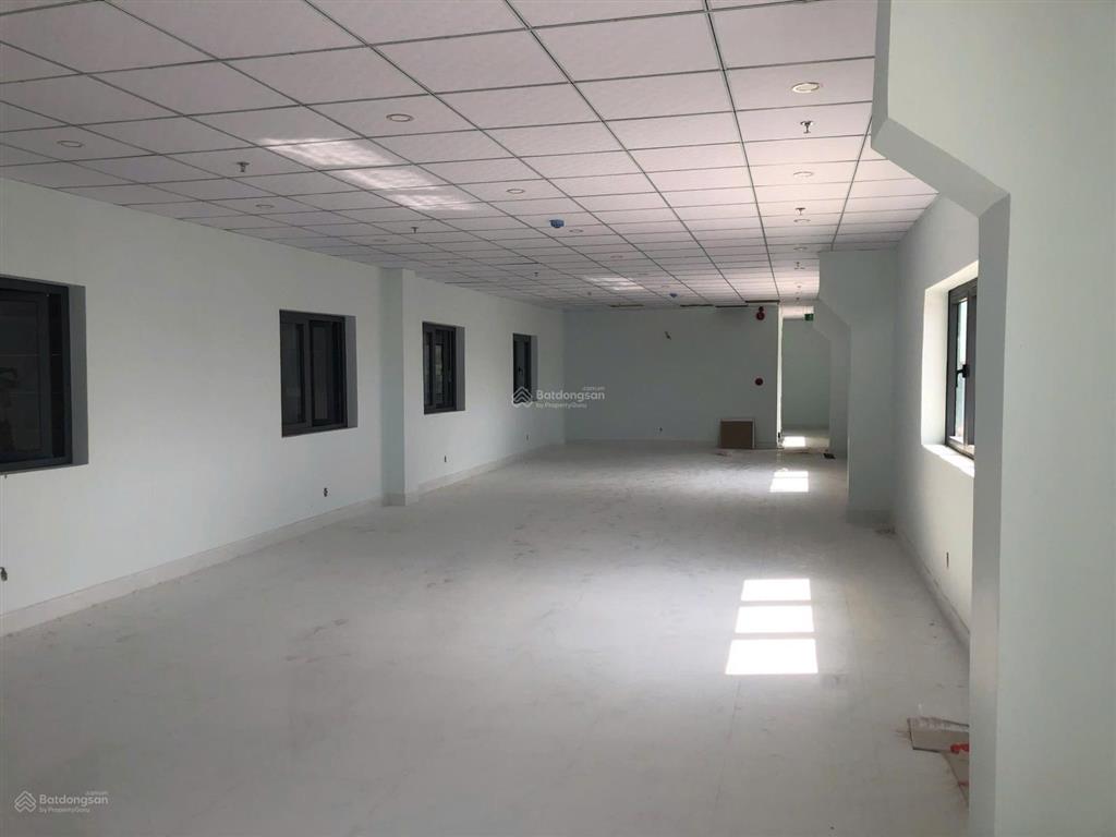 Nhà xưởng mới. kcn dầu giây, tp đồng nai gồm 2 nhà xưởng diện tích là 13.000m2 (có cho thuê
