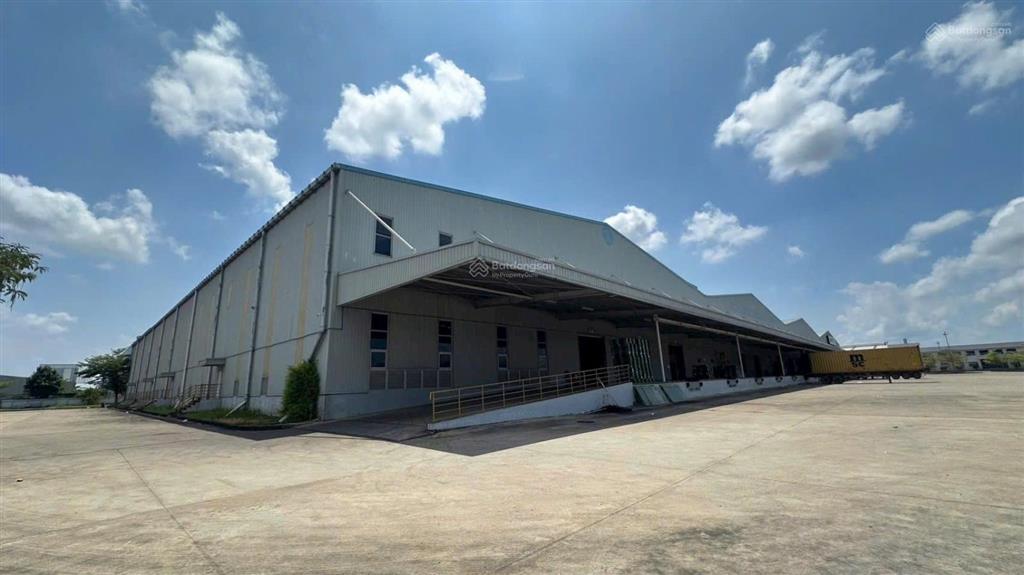 Cho thuê kho tiêu chuẩn cao diện tích lớn, vị trí thuận lợi. long an. tổng diện tích khu đất 5000m2