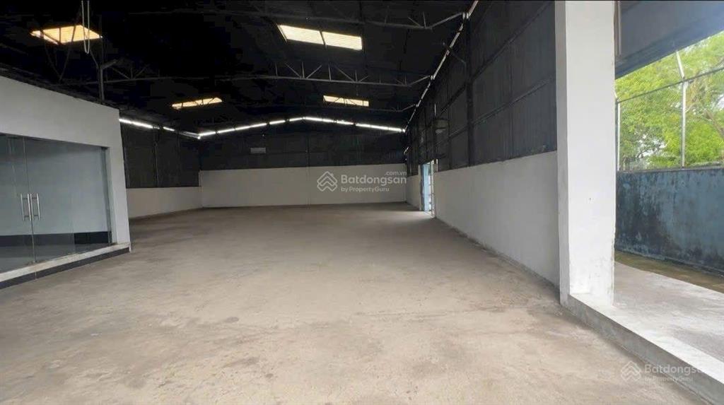 Cho thuê showroom mặt tiền đt769
diện tích  1.300m.
giá thuê chỉ 20 triệu/tháng vị trí đắc