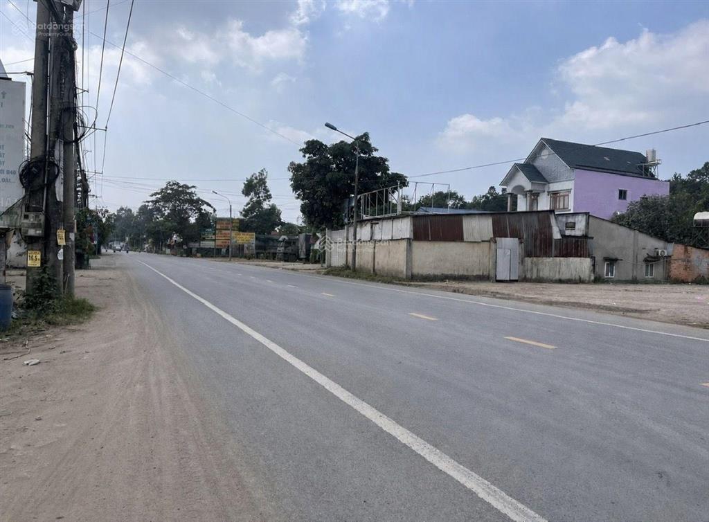 Cho thuê showroom mặt tiền đt769
diện tích  1.300m.
giá thuê chỉ 20 triệu/tháng vị trí đắc
