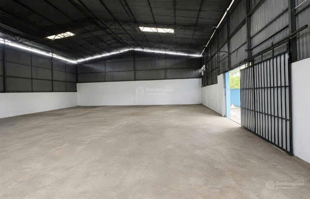 Cho thuê showroom mặt tiền đt769
diện tích  1.300m.
giá thuê chỉ 20 triệu/tháng vị trí đắc