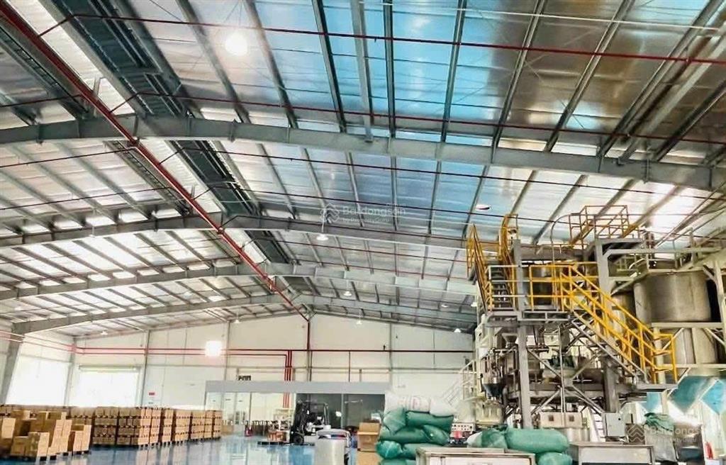 Bán gấp kho xưởng trong kcn sóng thần 3
diện tích đất 5.000m
diện tích nhà xưởng 3.700m văn phò