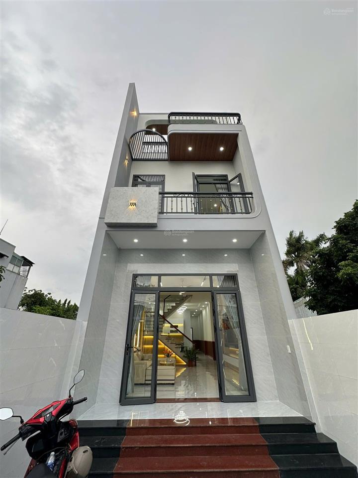 Bán nhà 1 trệt 1 lầu kp3, trảng dài, đồng nai.
diện tích 4,5 x 29m (127m²). sổ riêng full thổ cư.