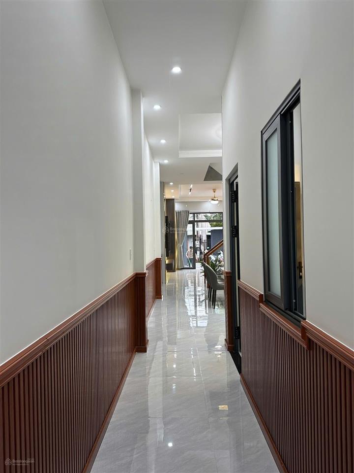 Bán nhà 1 trệt 1 lầu kp3, trảng dài, đồng nai.
diện tích 4,5 x 29m (127m²). sổ riêng full thổ cư.