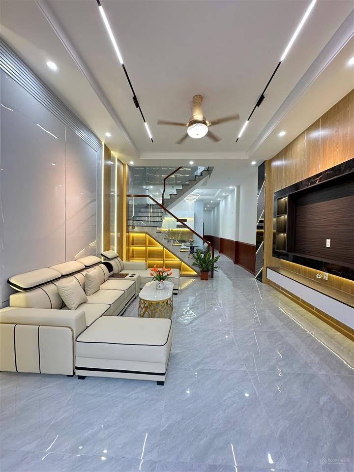 Bán nhà 1 trệt 1 lầu kp3, trảng dài, đồng nai.
diện tích 4,5 x 29m (127m²). sổ riêng full thổ cư.
