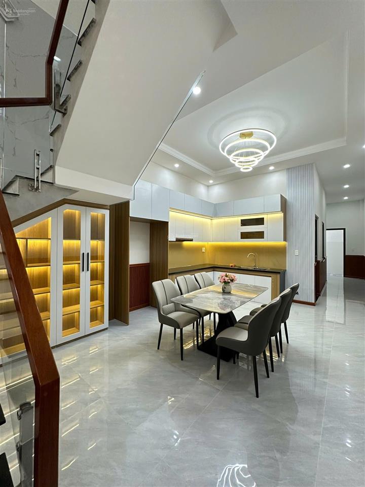 Bán nhà 1 trệt 1 lầu kp3, trảng dài, đồng nai.
diện tích 4,5 x 29m (127m²). sổ riêng full thổ cư.