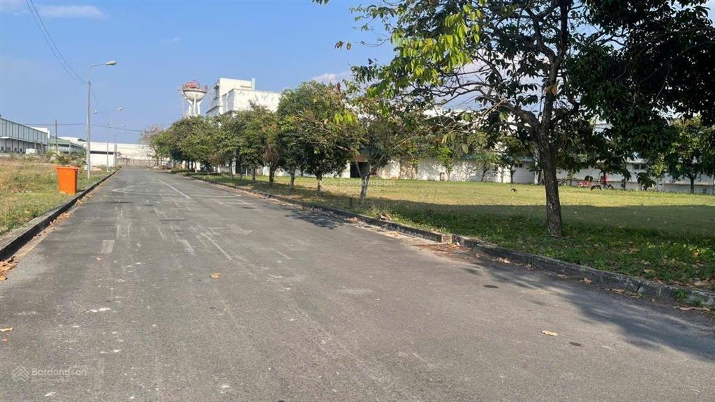 Cho thuê toà nhà trong khu công nghiệp, dtsd 6000m2 (3000x2). sử dụng làm xưởng chế biến nông