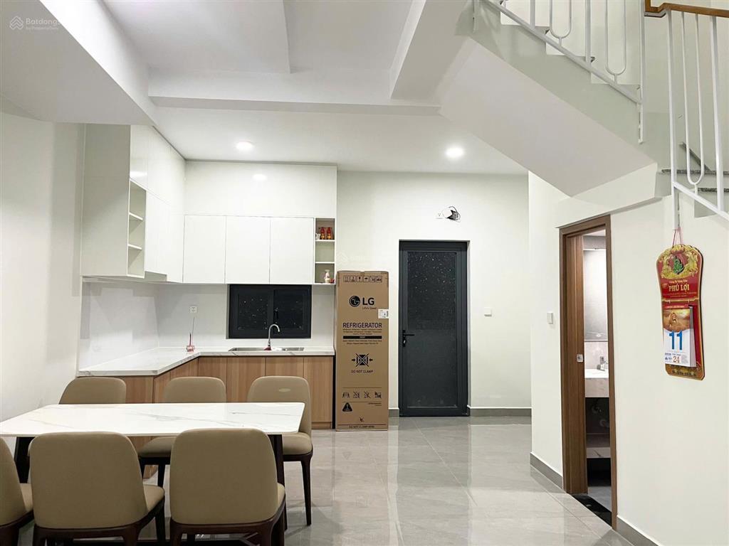 Cho thuê căn nhà mới 100% full nội thất tại tp mới bình dương