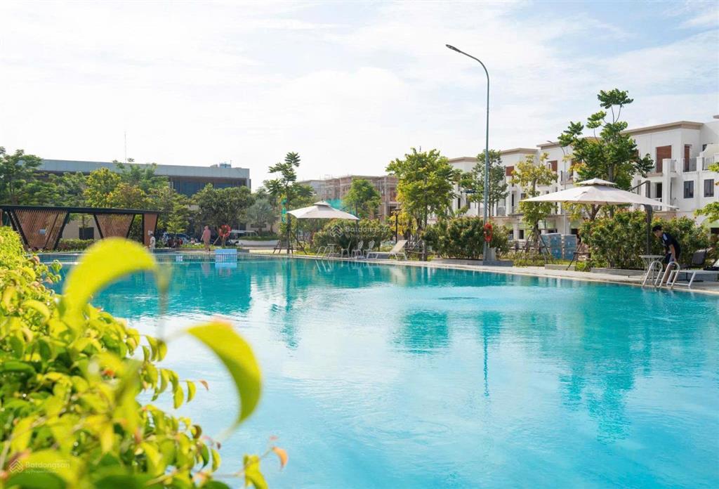 Cho thuê căn nhà mới 100% full nội thất tại tp mới bình dương
