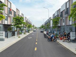 Cho thuê nhà liền kề ngay trung tâm thành phố mới bình dương full nội thất