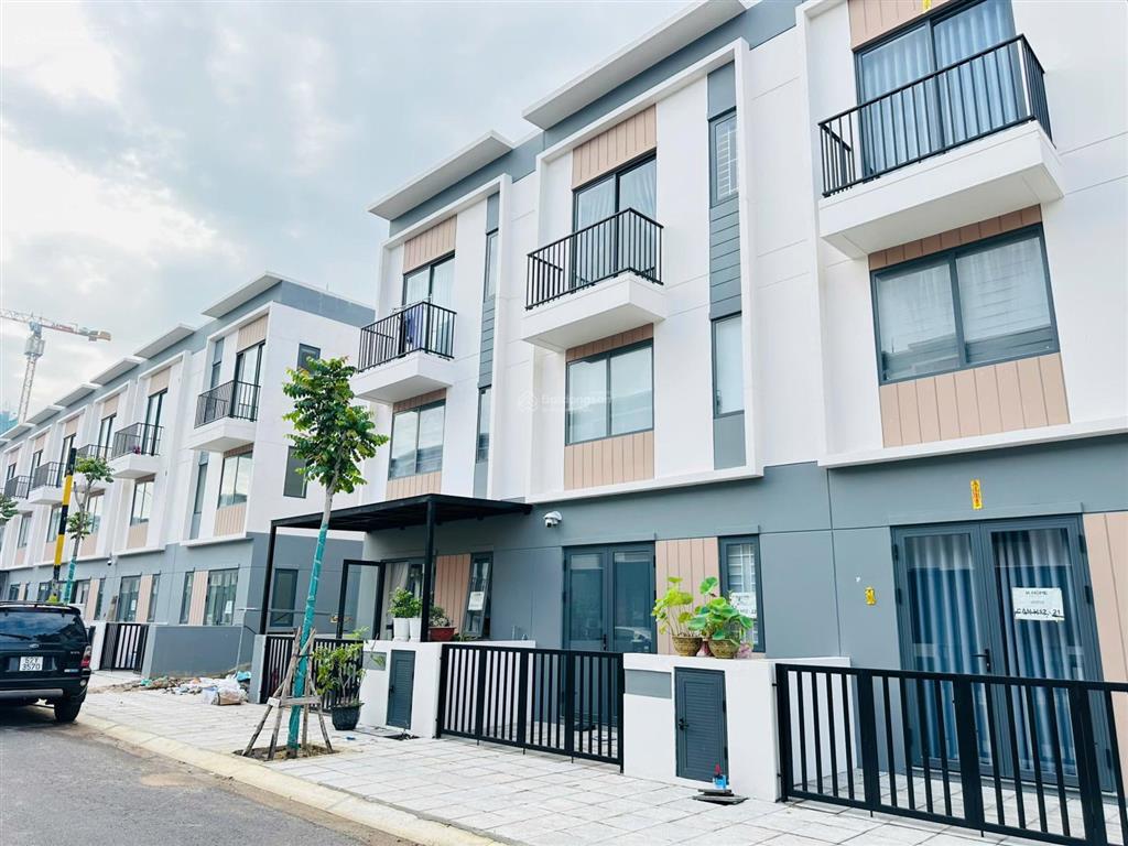 Cho thuê nhà liền kề khome new city 1 trệt 2 lầu, full nội thất mới 100%, giá 8tr5
