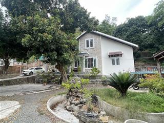 Cho thuê nhà sân vườn 2000m2 khu vĩnh hoà bắc nha trang 5 phòng ngủ giá 25 triệu/tháng