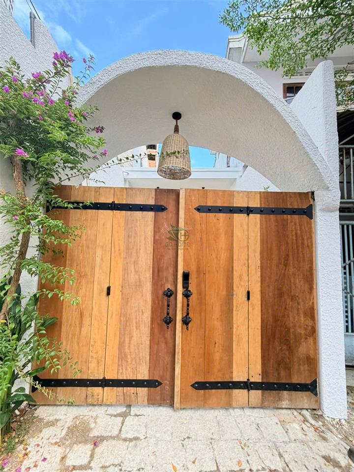 Cho thuê nhà sân vườn mới xây 3 phòng ngủ full nội thất bắc nha trang giá 20 triệu/tháng