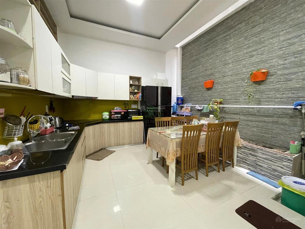 Cho thuê nhà nguyên căn 3 phòng ngủ full nội thất khu trung tâm thành phố giá 15 triệu/tháng