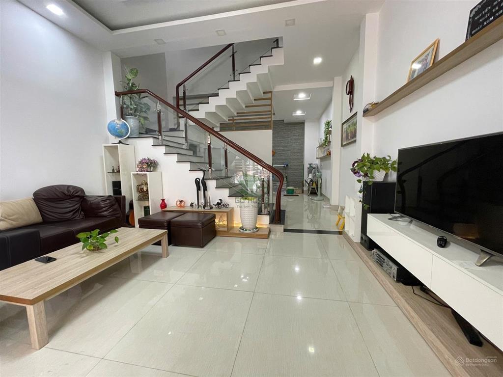 Cho thuê nhà nguyên căn 3 phòng ngủ full nội thất khu trung tâm thành phố giá 15 triệu/tháng