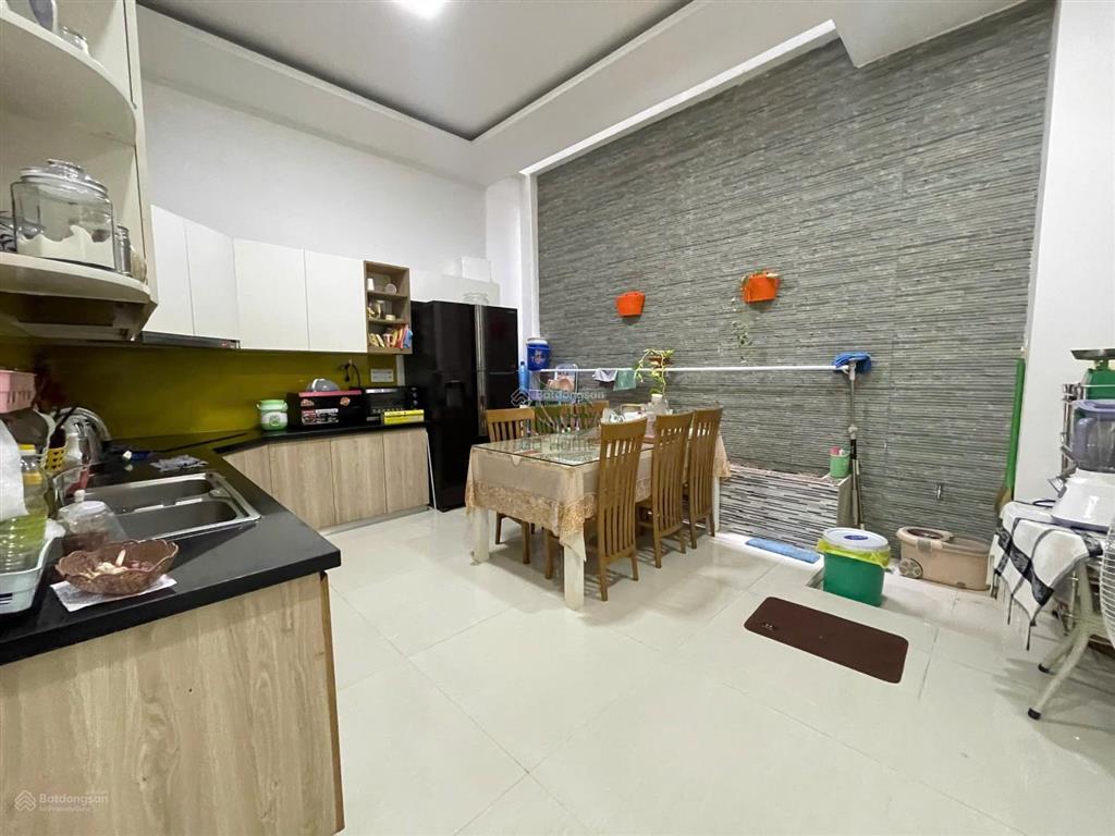 Cho thuê nhà nguyên căn 3 phòng ngủ full nội thất khu trung tâm thành phố giá 15 triệu/tháng