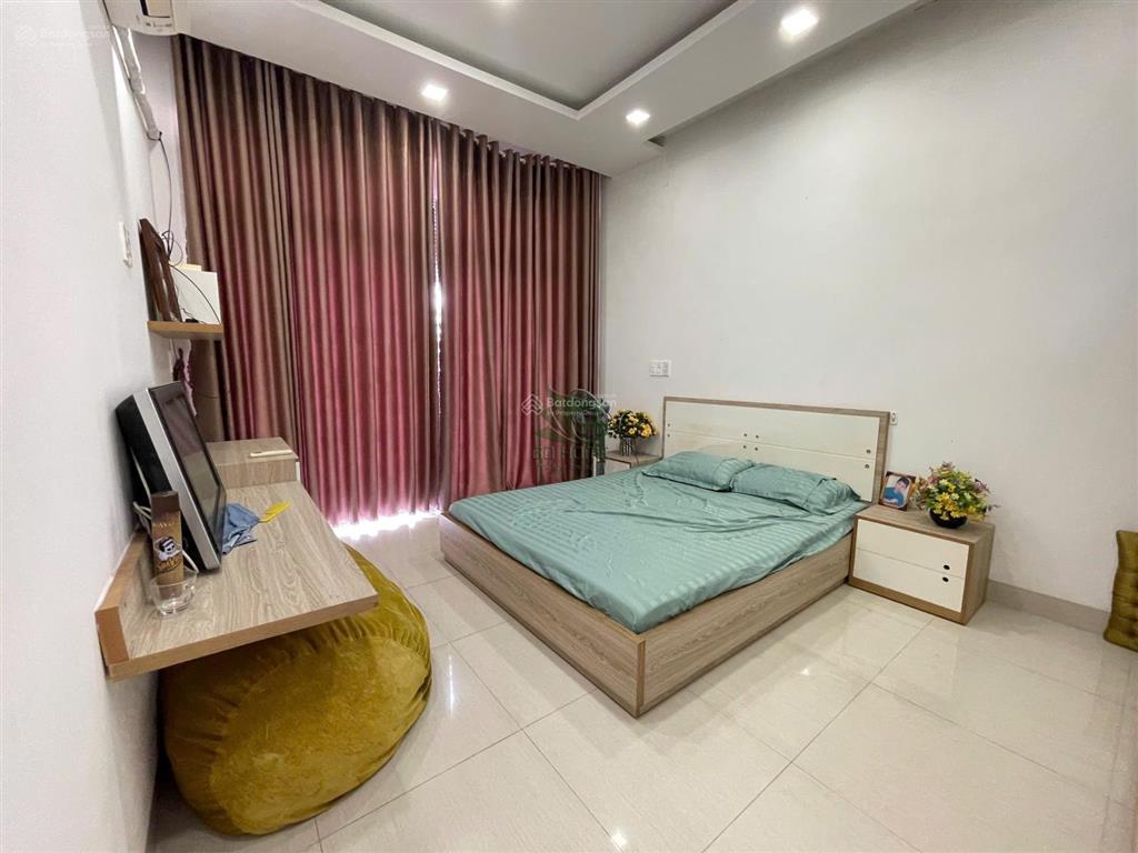 Cho thuê nhà nguyên căn 3 phòng ngủ full nội thất khu trung tâm thành phố giá 15 triệu/tháng