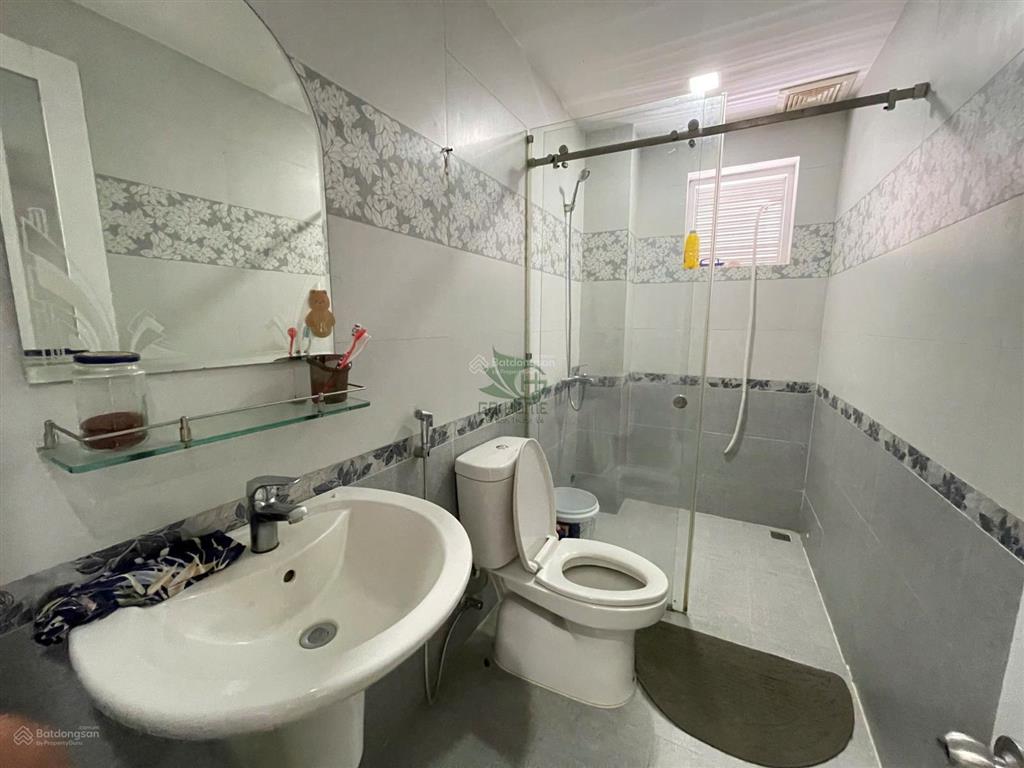 Cho thuê nhà nguyên căn 3 phòng ngủ full nội thất khu trung tâm thành phố giá 15 triệu/tháng