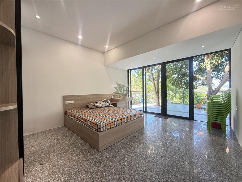 Cho thuê villa sân vườn view núi 2 phòng ngủ full nội thất mới khu phía tây nha trang giá 22 triệu