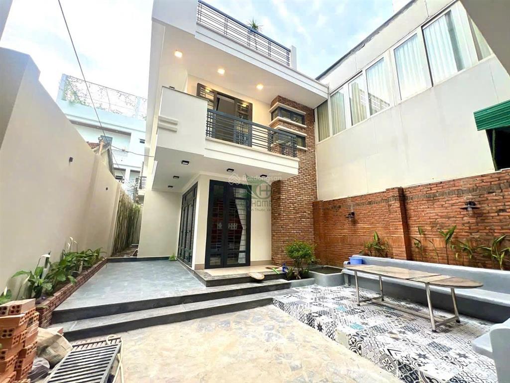 Cho thuê nhà 3 tầng 3 phòng ngủ có sân vườn thoáng mát gần biển khu bắc nha trang giá 20 triệu/th