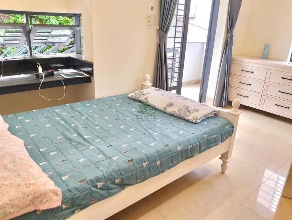 Cho thuê nhà 3 tầng 3 phòng ngủ có sân vườn thoáng mát gần biển khu bắc nha trang giá 20 triệu/th