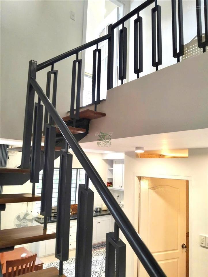 Cho thuê nhà 3 tầng 3 phòng ngủ có sân vườn thoáng mát gần biển khu bắc nha trang giá 20 triệu/th