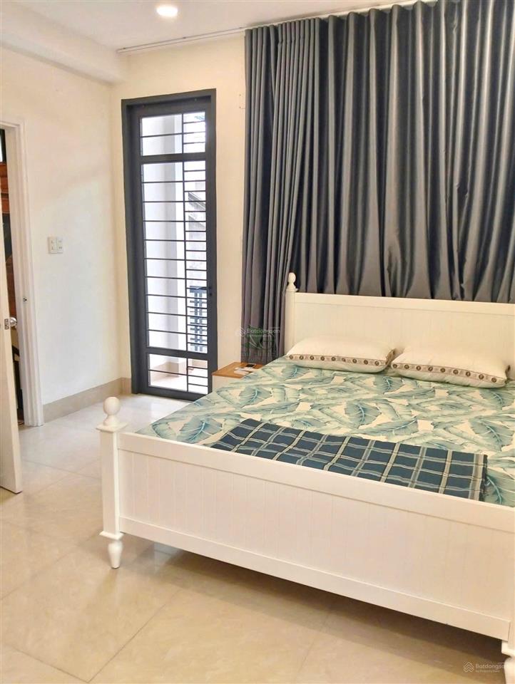 Cho thuê nhà 3 tầng 3 phòng ngủ có sân vườn thoáng mát gần biển khu bắc nha trang giá 20 triệu/th