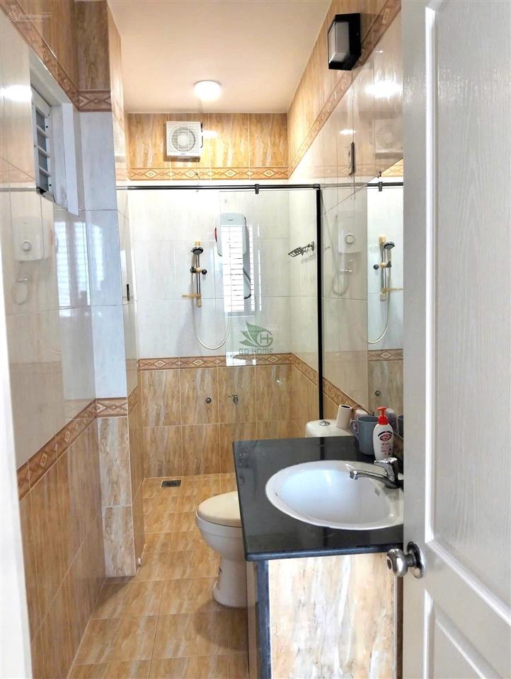 Cho thuê nhà 3 tầng 3 phòng ngủ có sân vườn thoáng mát gần biển khu bắc nha trang giá 20 triệu/th