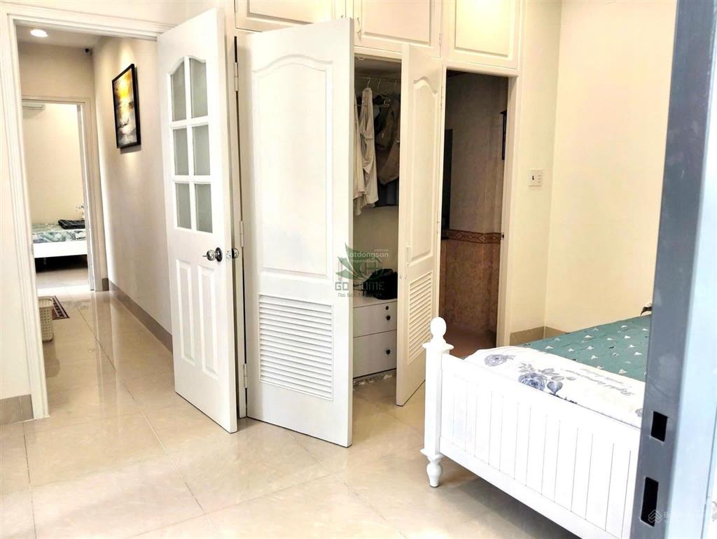 Cho thuê nhà 3 tầng 3 phòng ngủ có sân vườn thoáng mát gần biển khu bắc nha trang giá 20 triệu/th