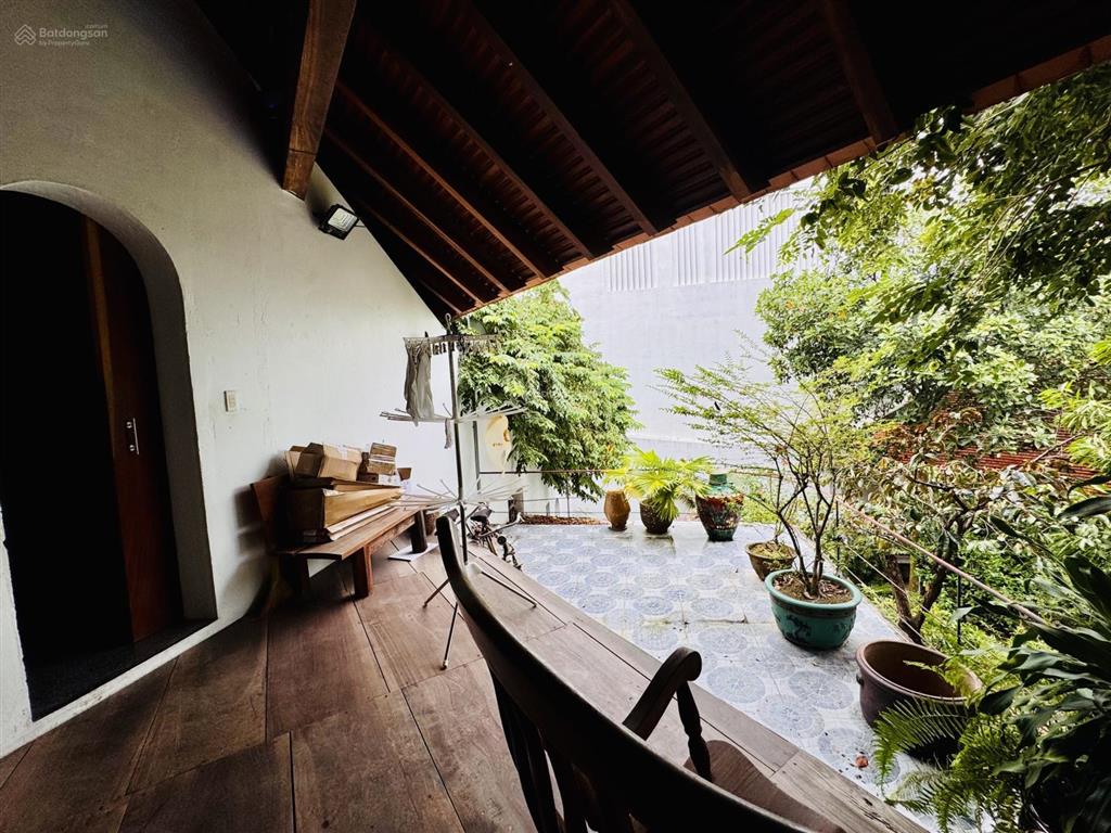 Cho thuê căn villa sân vườn 528m2 4 phòng ngủ khu phước long giá 40 triệu/tháng