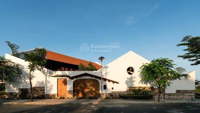 Cho thuê căn villa sân vườn 528m2 4 phòng ngủ khu phước long giá 40 triệu/tháng