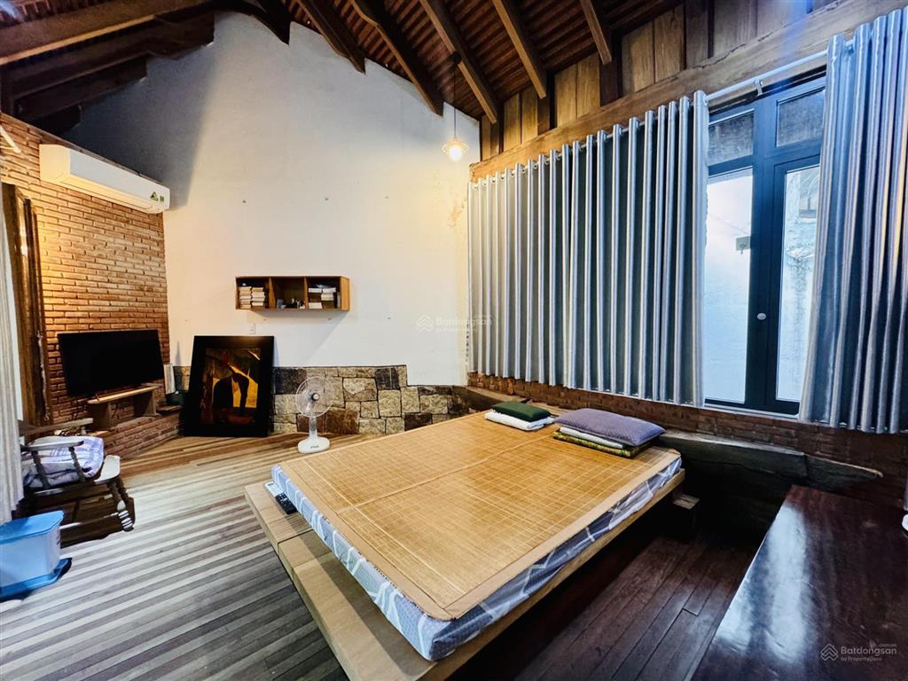 Cho thuê căn villa sân vườn 528m2 4 phòng ngủ khu phước long giá 40 triệu/tháng