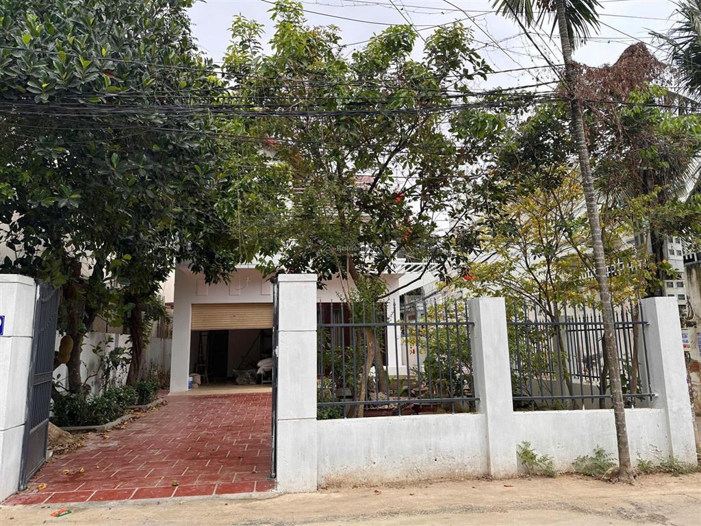 Cho thuê villa 3 phòng ngủ siêu đẹp, có sân đậu ô tô vĩnh thạnh 17 triệu/tháng