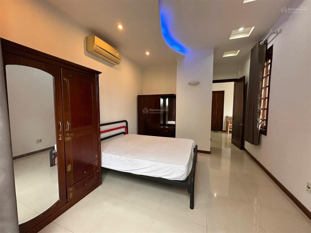 Cho thuê villa 3 phòng ngủ siêu đẹp, có sân đậu ô tô vĩnh thạnh 17 triệu/tháng