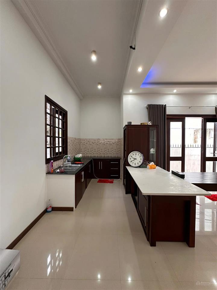 Cho thuê villa 3 phòng ngủ siêu đẹp, có sân đậu ô tô vĩnh thạnh 17 triệu/tháng