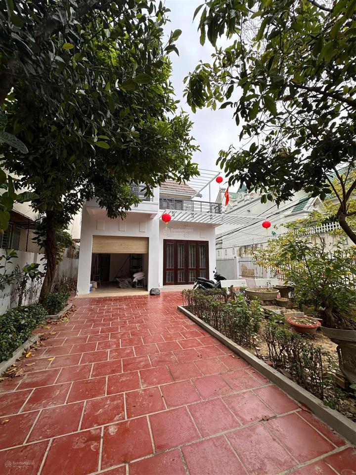 Cho thuê villa 3 phòng ngủ siêu đẹp, có sân đậu ô tô vĩnh thạnh 17 triệu/tháng