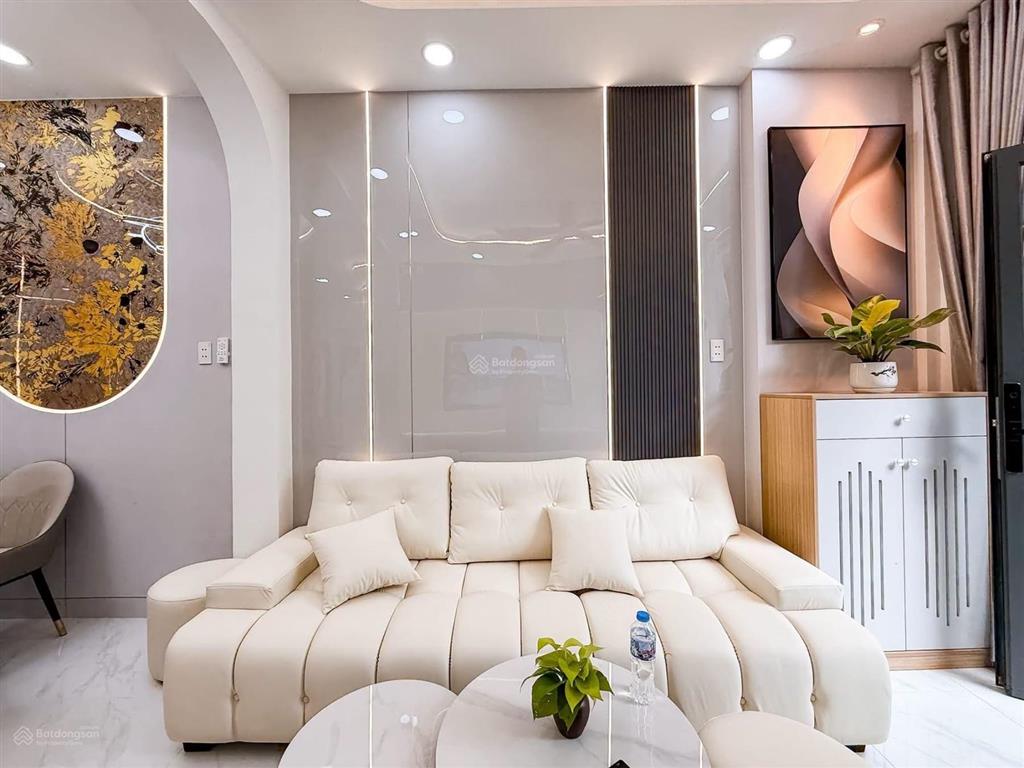Nhà mới 50m2 3 tầng có sân thượng, 6,2 tỷ