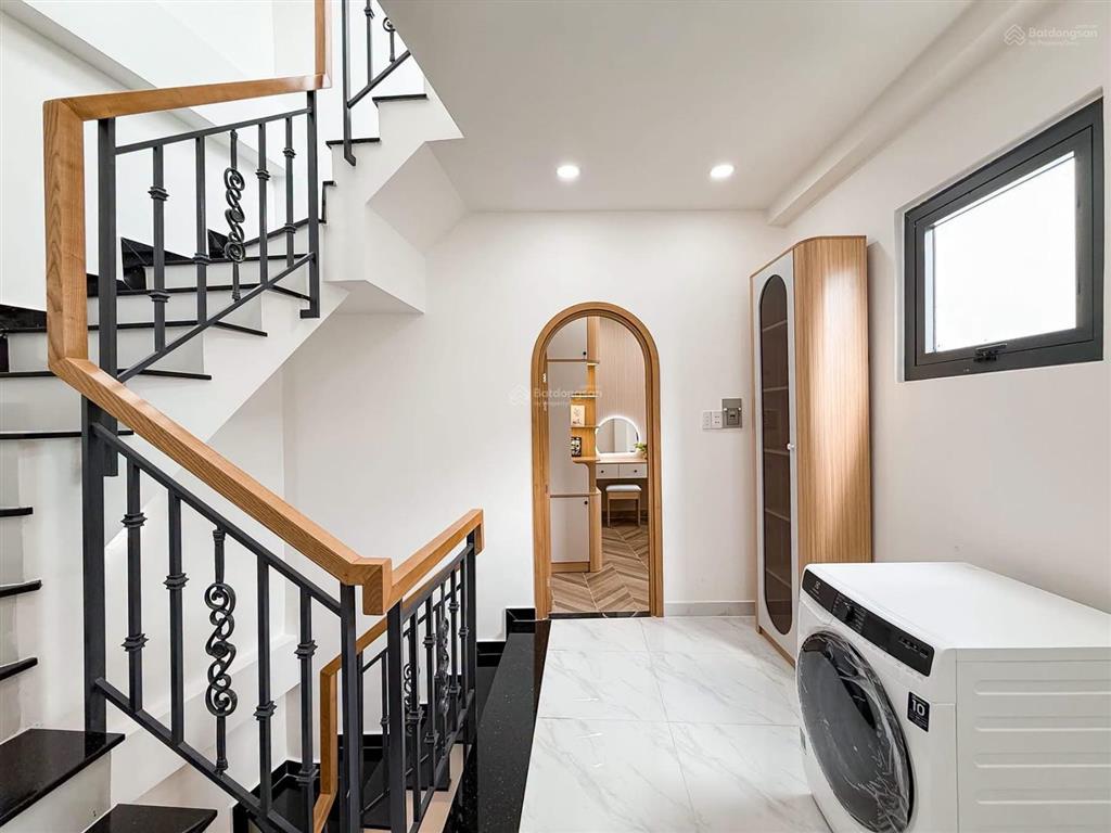 Nhà mới 50m2 3 tầng có sân thượng, 6,2 tỷ