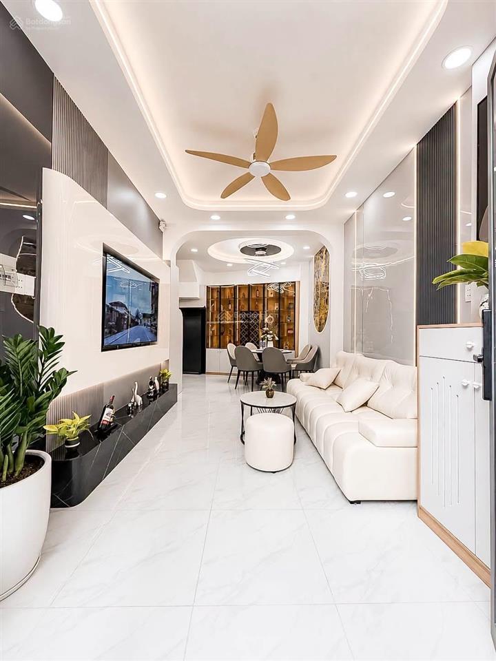 Nhà mới 50m2 3 tầng có sân thượng, 6,2 tỷ