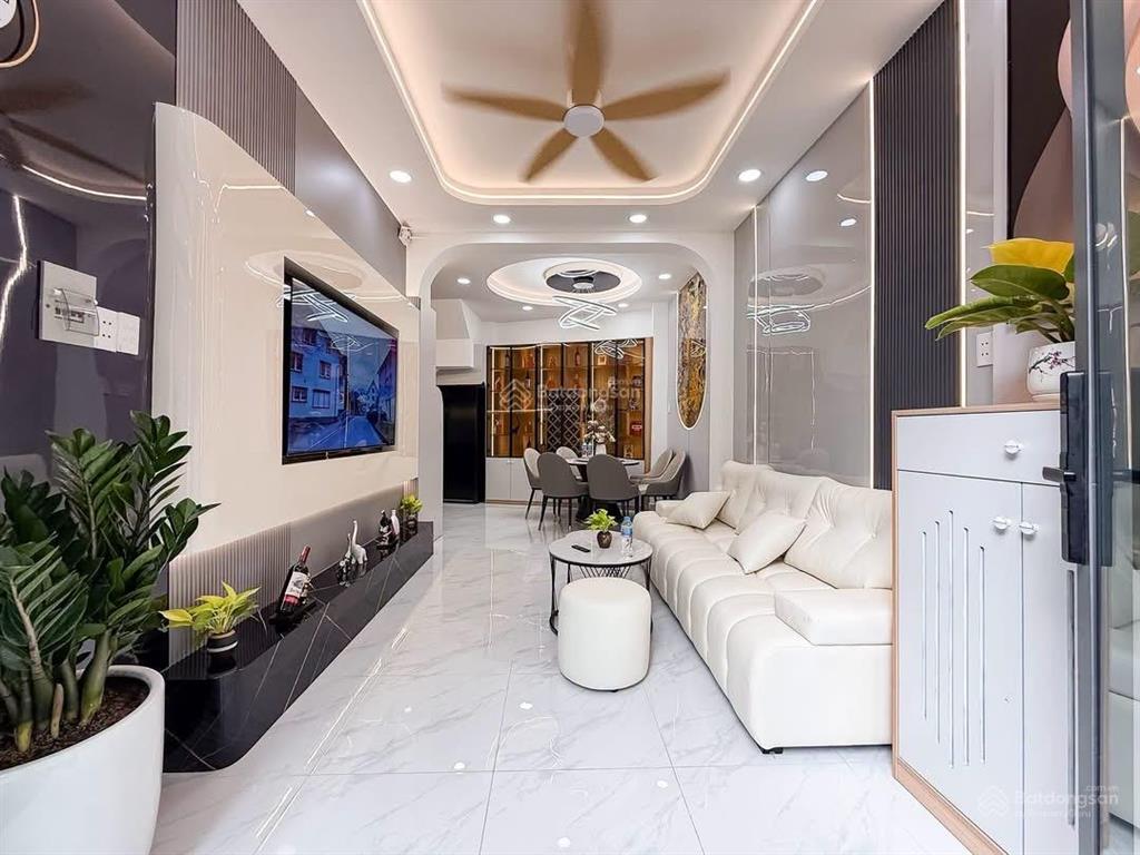 Nhà mới 50m2 3 tầng có sân thượng, 6,2 tỷ