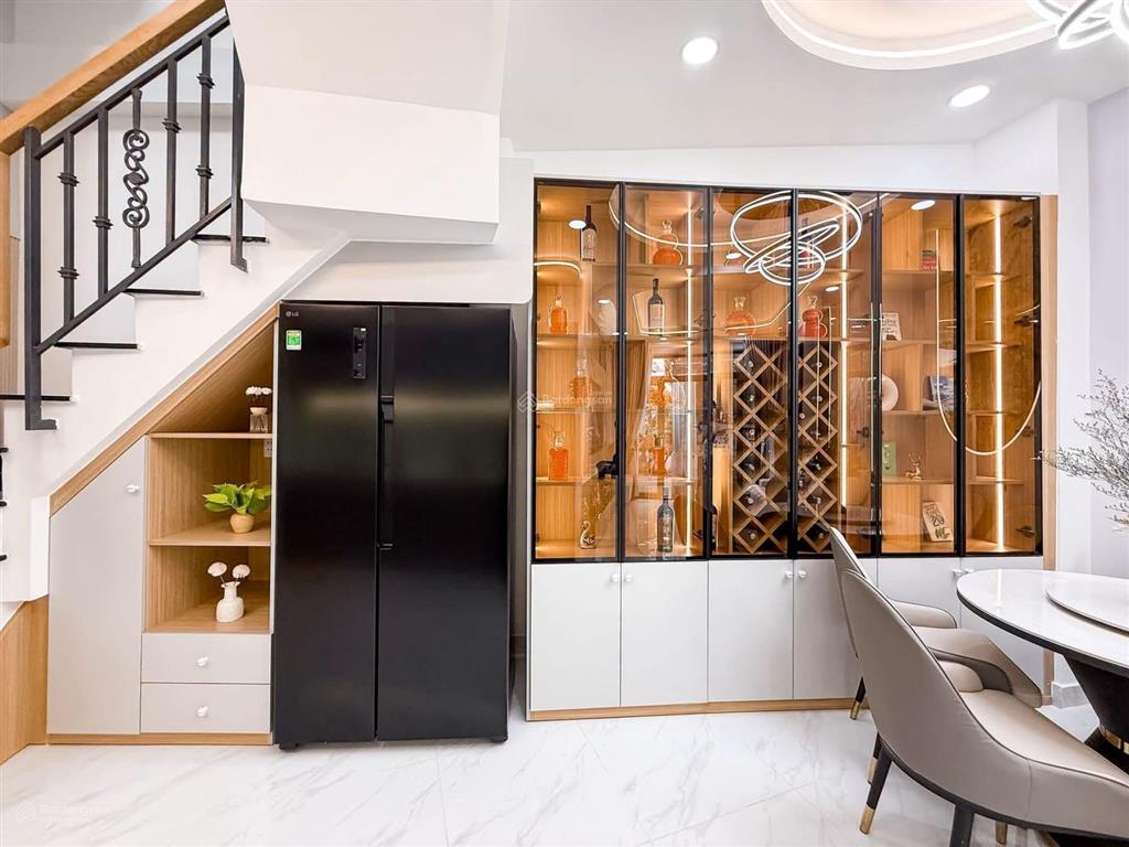 Nhà mới 50m2 3 tầng có sân thượng, 6,2 tỷ