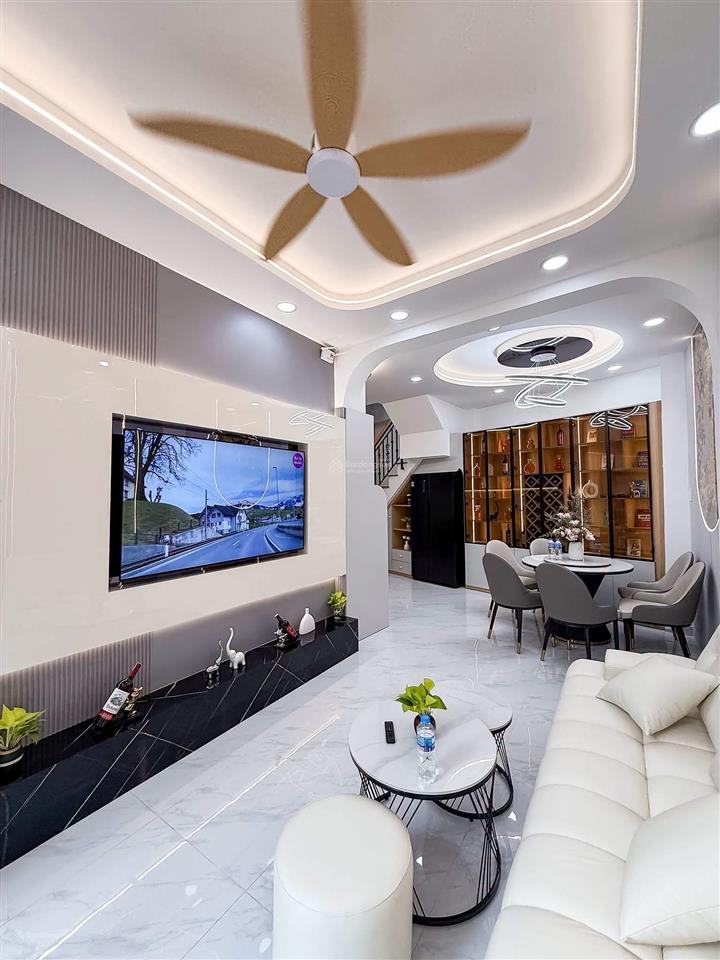 Nhà mới 50m2 3 tầng có sân thượng, 6,2 tỷ
